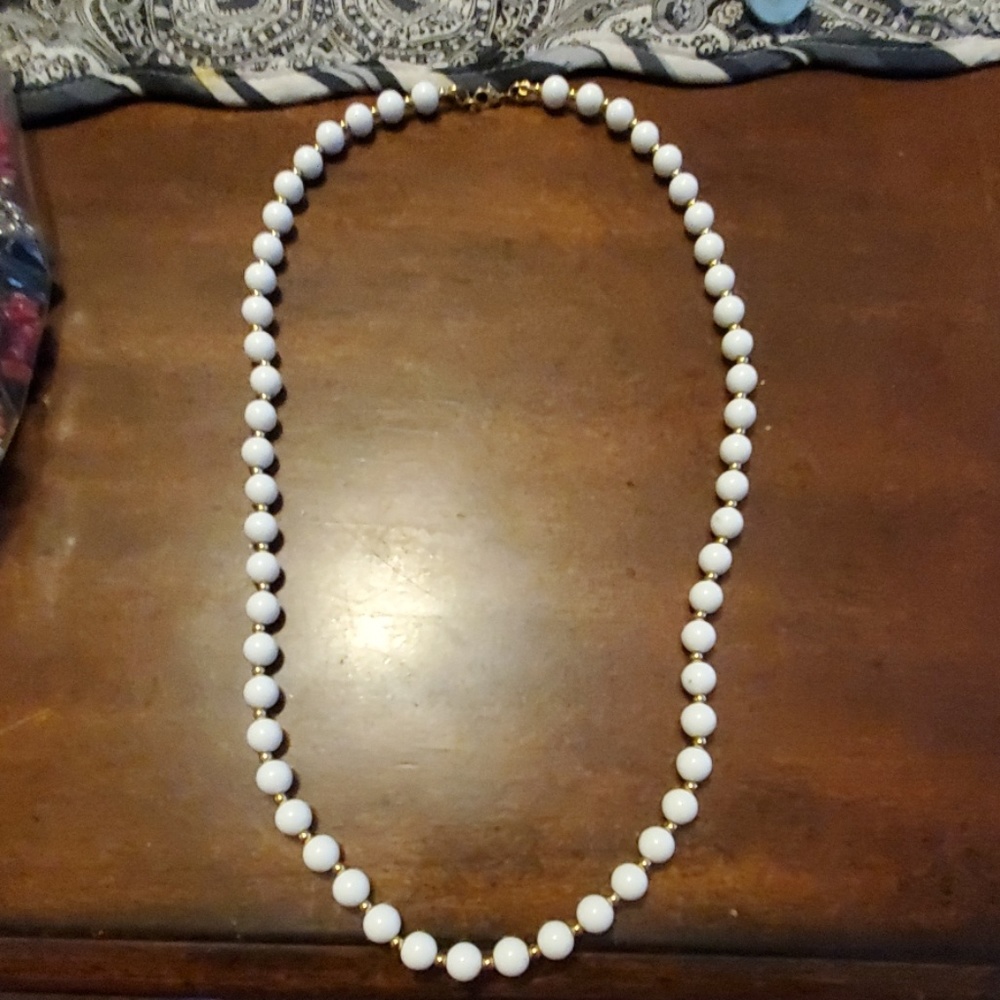 Monet pearl necklace
